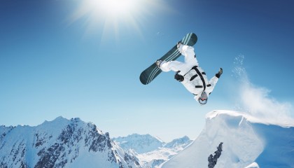 ky体育竞猜-运动员职业发展新路径，篮球与娱乐产业跨界融合，职业篮球运动员与业余的差距